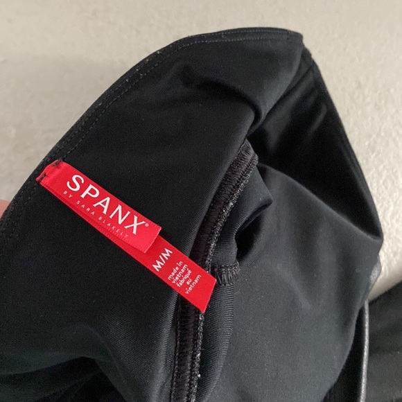 SPANX Faux Leather Leggings - Picture 5 of 5